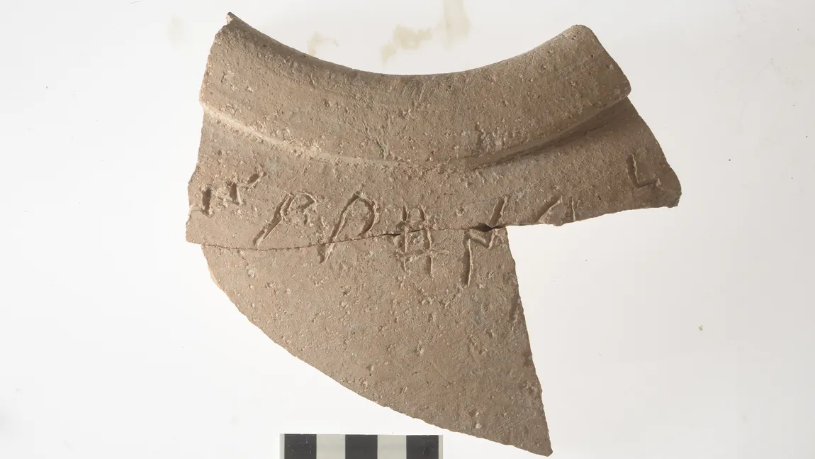 O inscripţie antică, de pe timpul lui Solomon, descoperită pe un vas de ceramică din Israel FOTO
