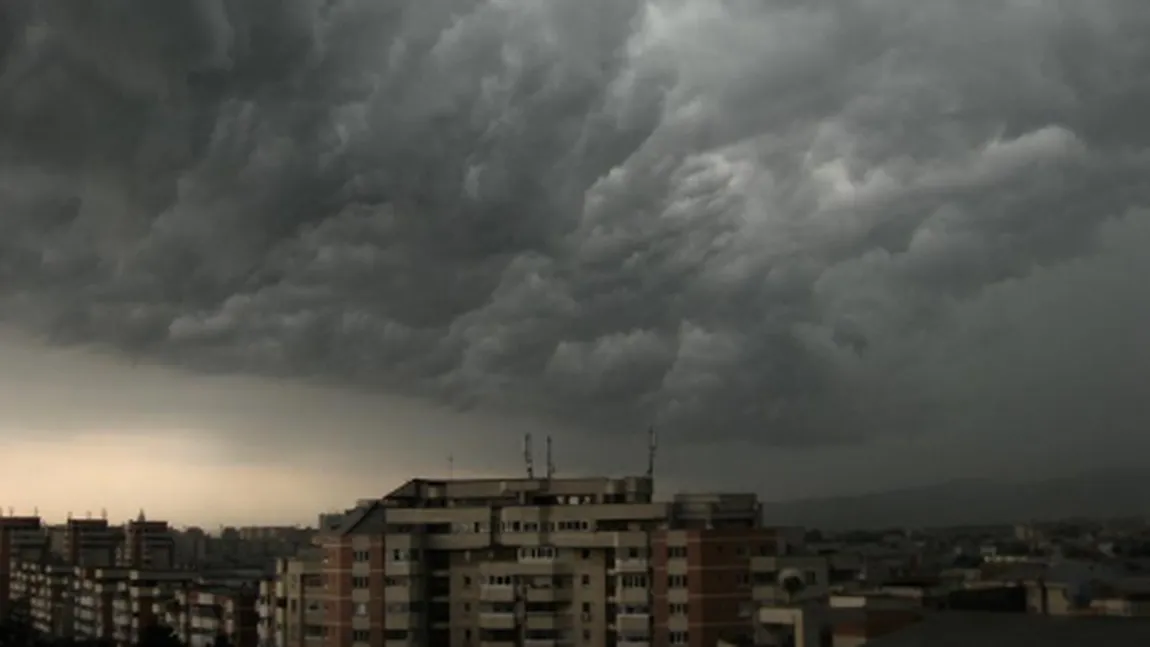 ALERTĂ METEO. Ploi abundente, grindină şi vijelii în zilele următoare