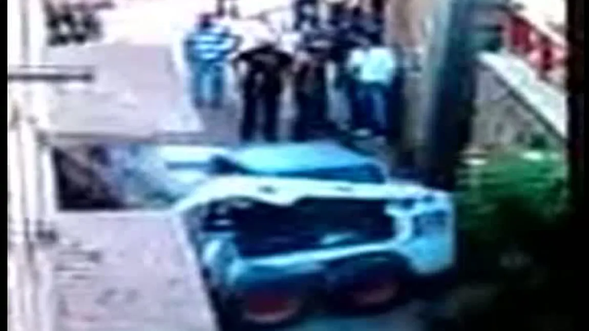 INCREDIBIL: Călugării de pe Muntele Athos au atacat executorii judecătoreşti veniţi să-i evacueze