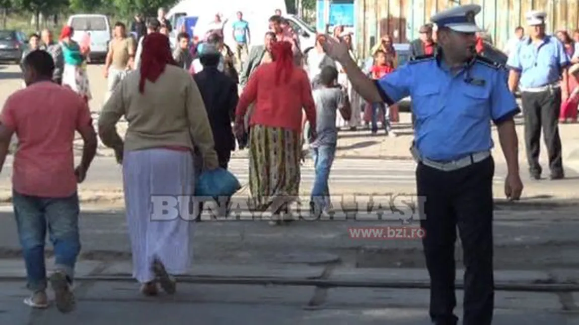 Scandal la bazarul din Iaşi: Romii au furat tonetele şi gardurile pentru fier vechi