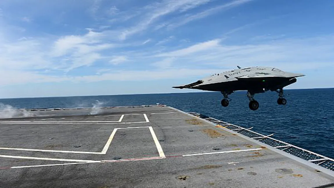 Premieră tehnologică: O dronă aterizează pe puntea unui portavion al US Navy FOTO