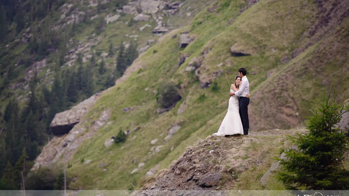 Ultima modă a fotografiilor de nuntă: Mirese şi miri în Munţii Făgăraş