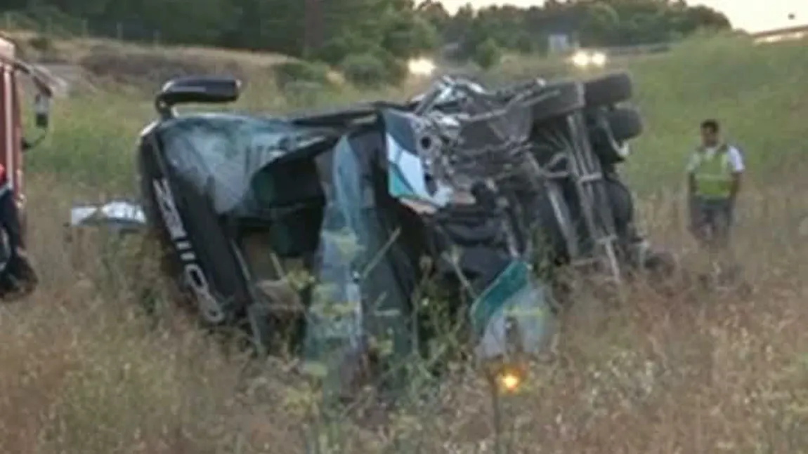 Accident grav în Franţa. Un autocar cu turişti s-a răsturnat în şanţ. Doi pasageri au murit VIDEO