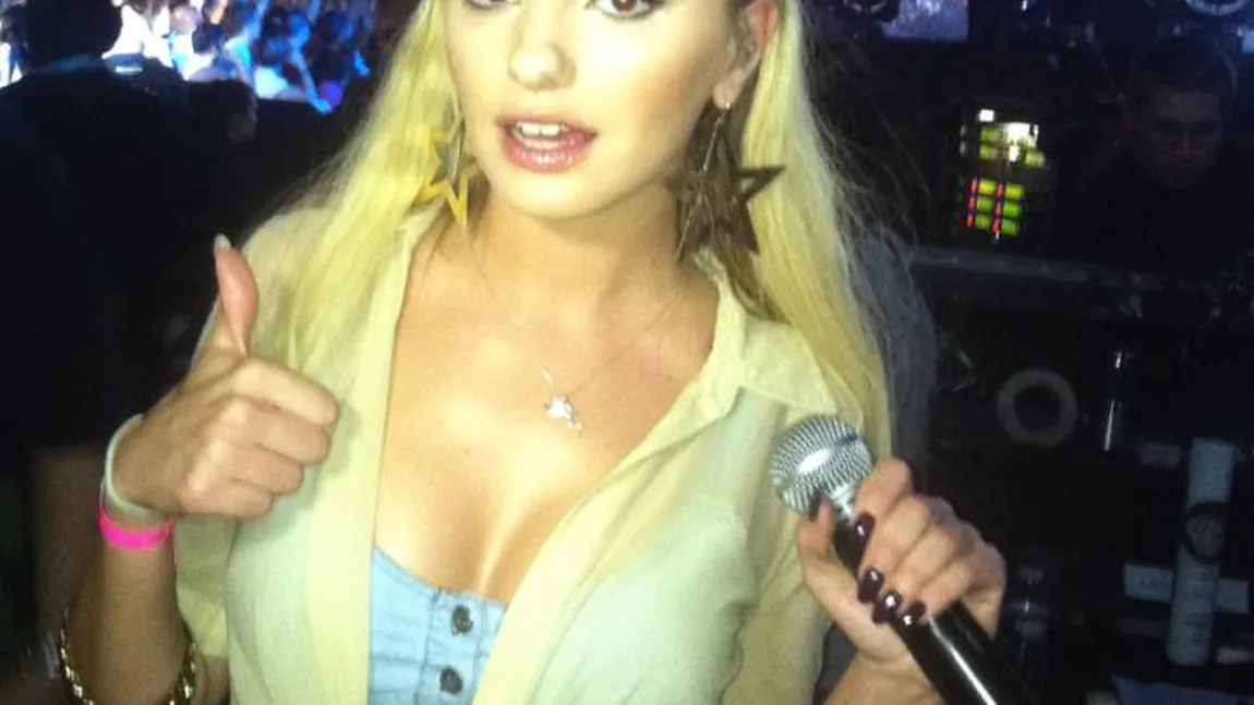 Alexandra Stan, PRIMA APARIŢIE pe scenă, după ce a fost bătută. VEZI FOTO
