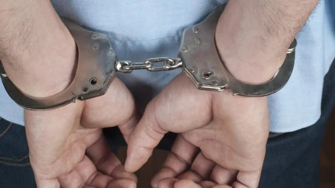 Bărbat arestat după ce a violat o tânără, ameninţând-o cu un cuţit