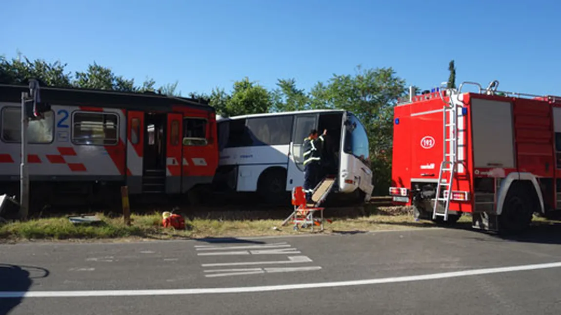 ACCIDENT GRAV în Croaţia: Cel puţin 13 răniţi după ce un autocar a fost lovit de tren