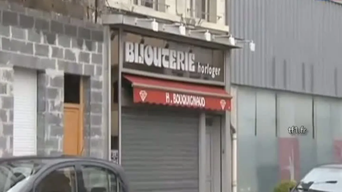 Trei români, arestaţi în Franţa după ce au jefuit un magazin de bijuterii