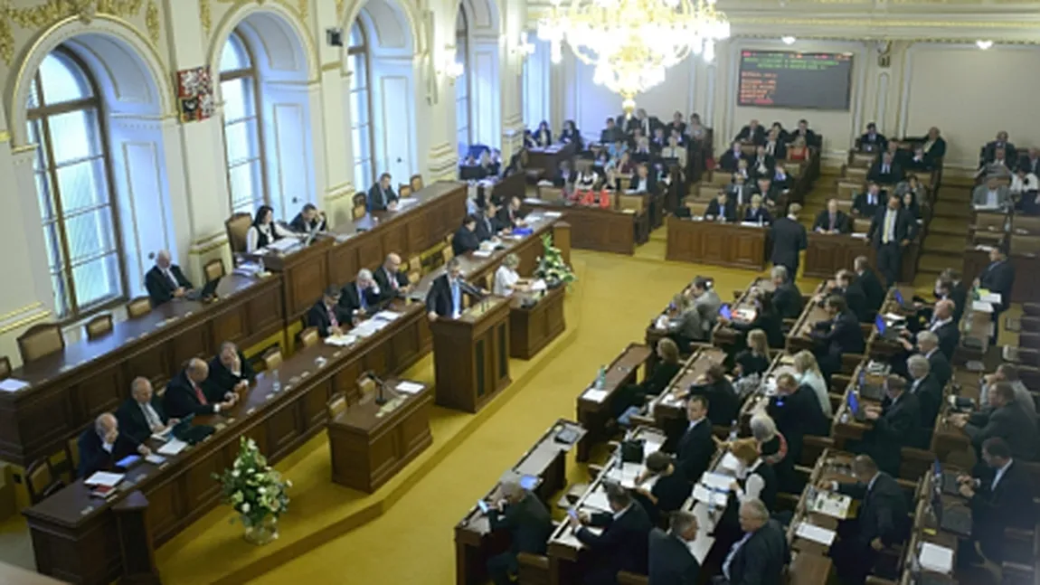 Deputaţii cehi au aprobat dizolvarea Camerei Inferioare a Parlamentului