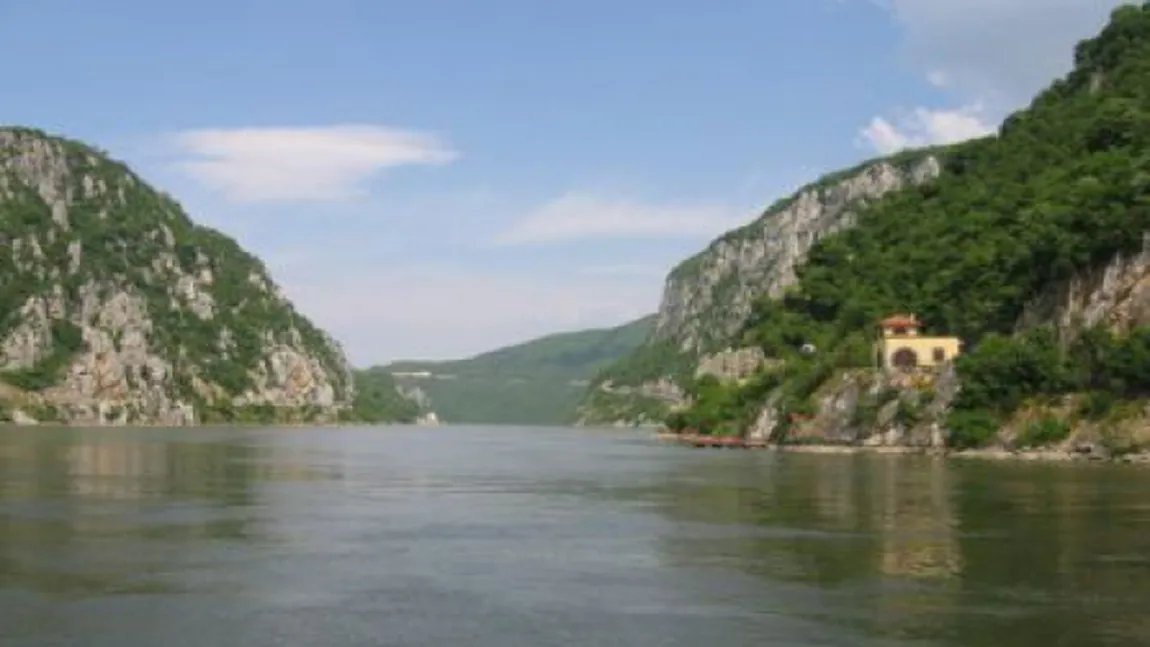 O navă s-a scufundat în Dunăre din cauza furtunii
