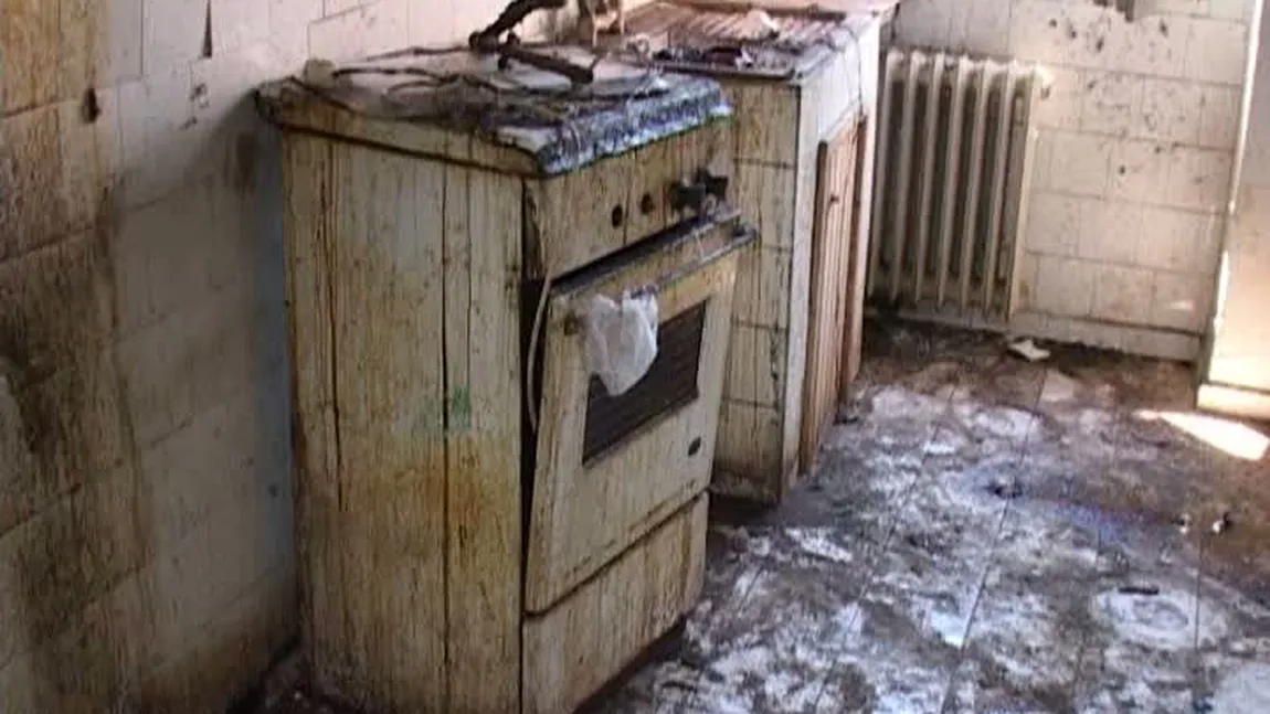 Angajata unei cantine a strâns tone de gunoaie în locuinţa sa VIDEO