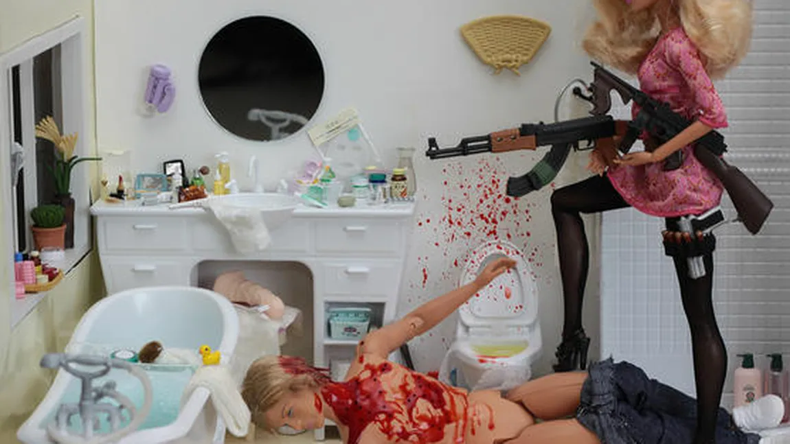 Mitul Barbie DESFIINŢAT. Cele mai HORROR imagini cu celebra păpuşă FOTO