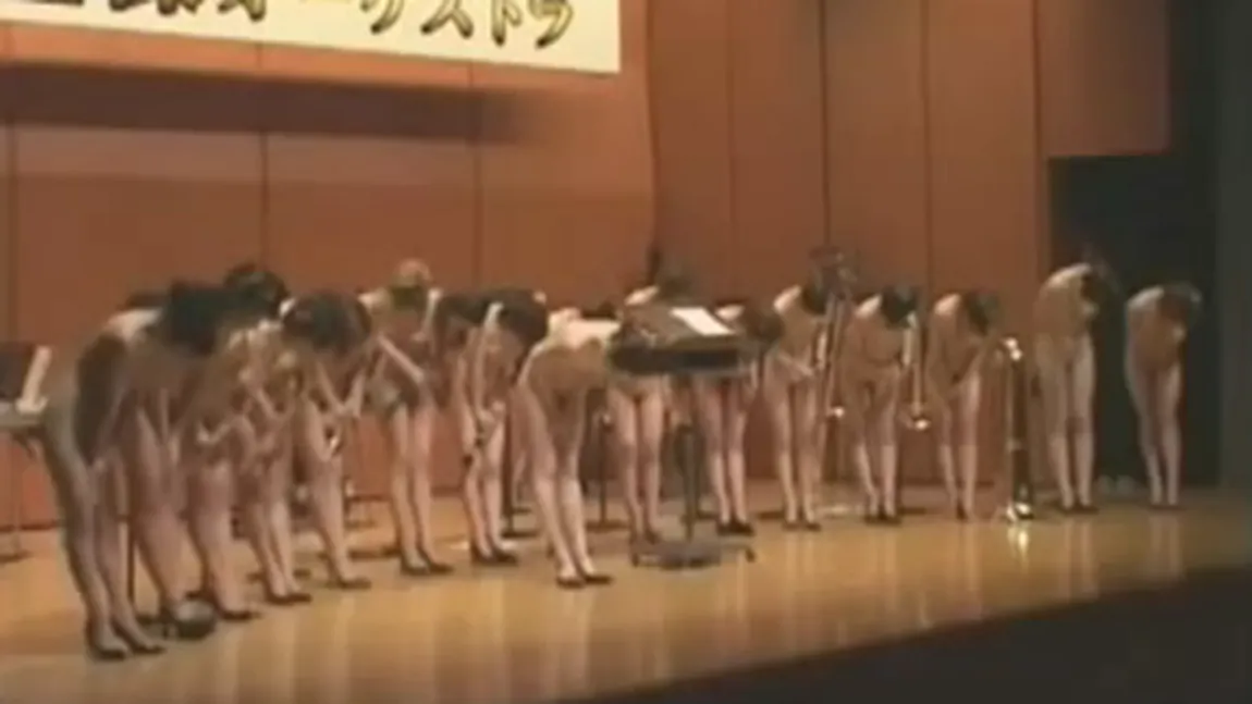 INEDIT: Concert de muzică clasică cu femei DEZBRĂCATE, în China VIDEO