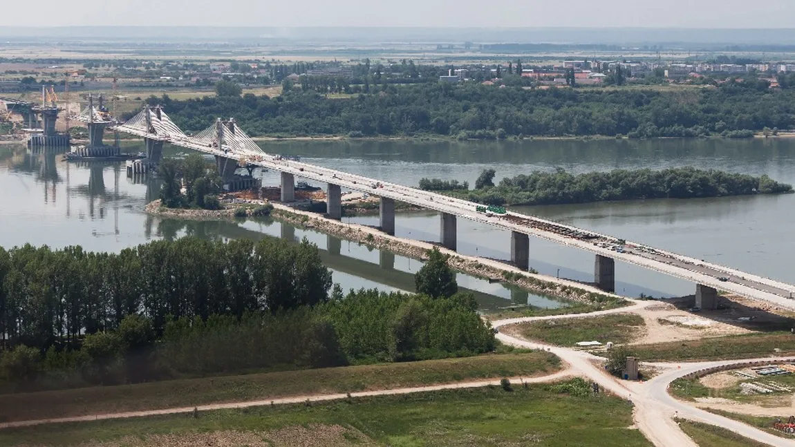 Podul Calafat-Vidin va fi închis marţi şi joi, o oră pe zi, pentru lucrări