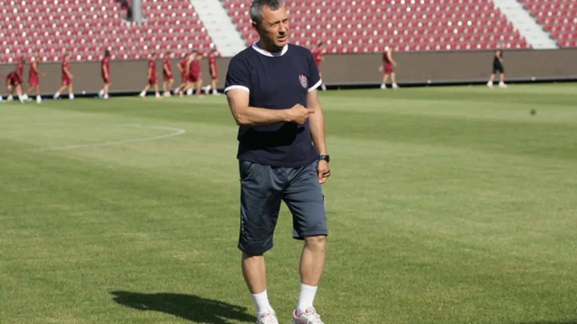 Mircea Rednic e din nou şomer. CFR Cluj anunţă că i-a reziliat contractul