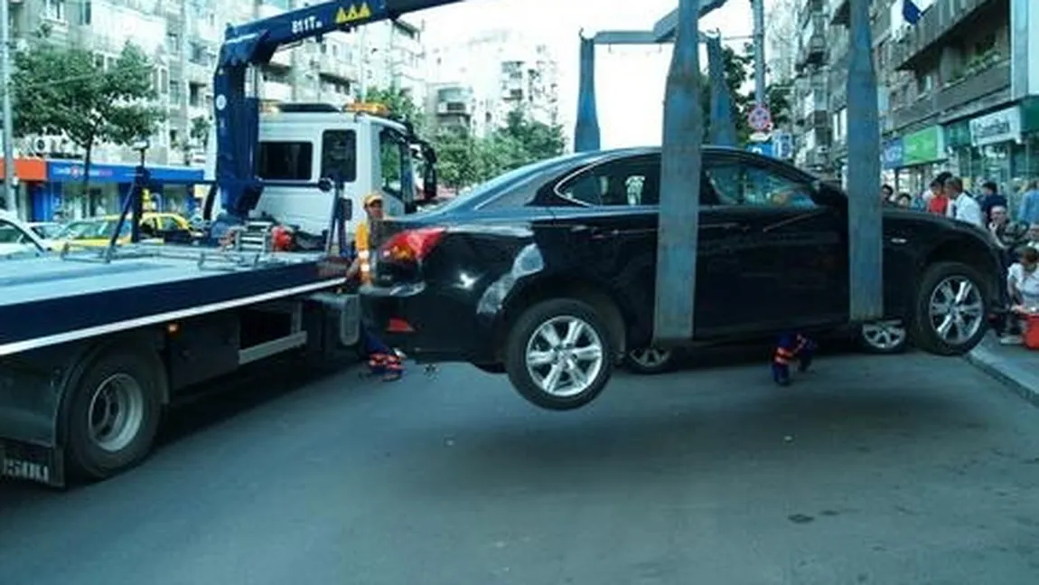 Autorităţile din Braşov reîncep acţiunea de ridicare a maşinilor parcate în locuri interzise