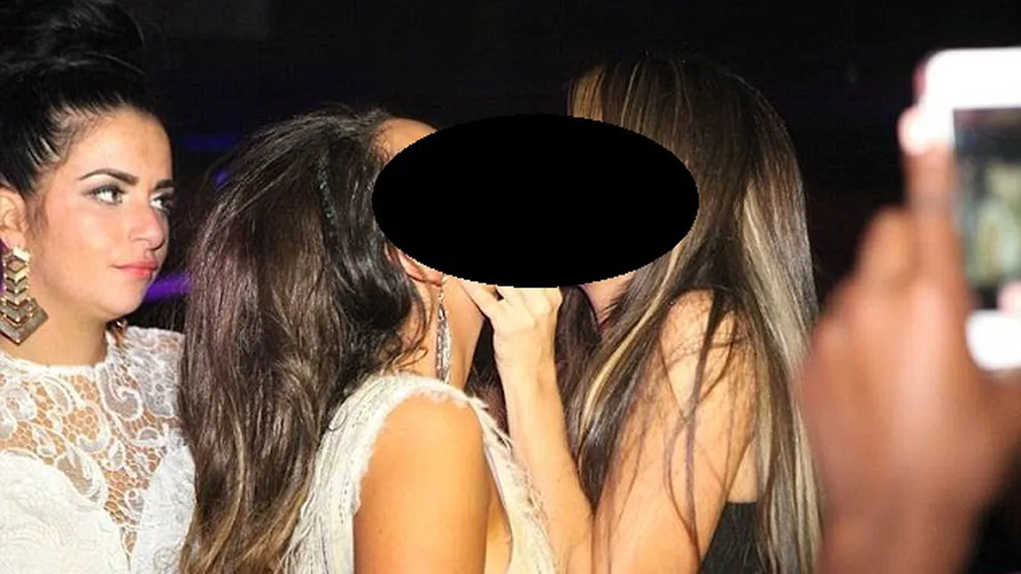 Două vedete SEXY se SĂRUTĂ în public spre deliciul bărbaţilor FOTO