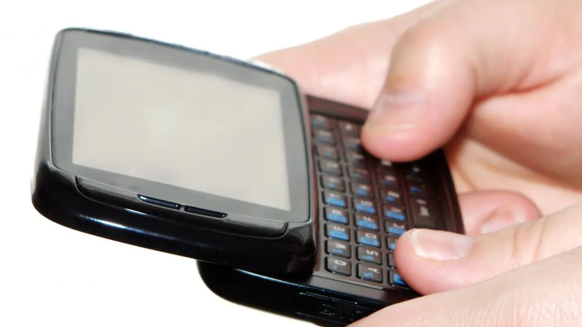 Companiile de telefonie au TAXAT SMS-urile GRATUITE dintr-o campanie pentru copii cu handicap