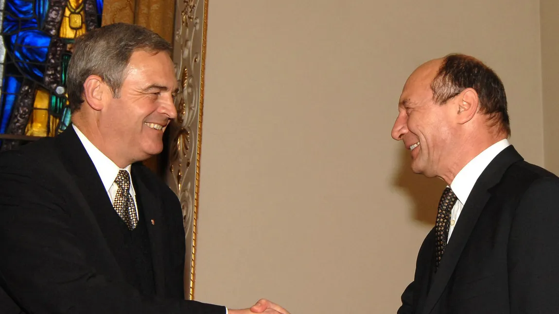 SONDAJ RTV.NET: Credeţi că preşedintele Băsescu ar trebui să-i retragă decoraţia lui Laszlo Tokes?