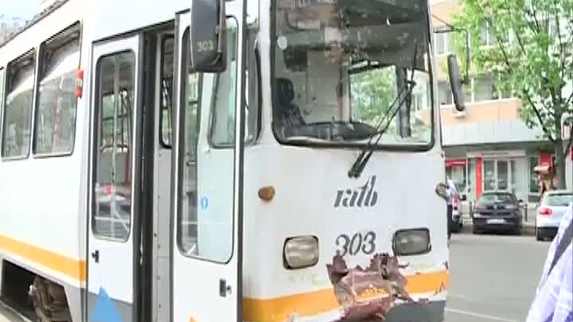 Două tramvaie S-AU CIOCNIT în Capitală. Opt persoane au fost rănite VIDEO