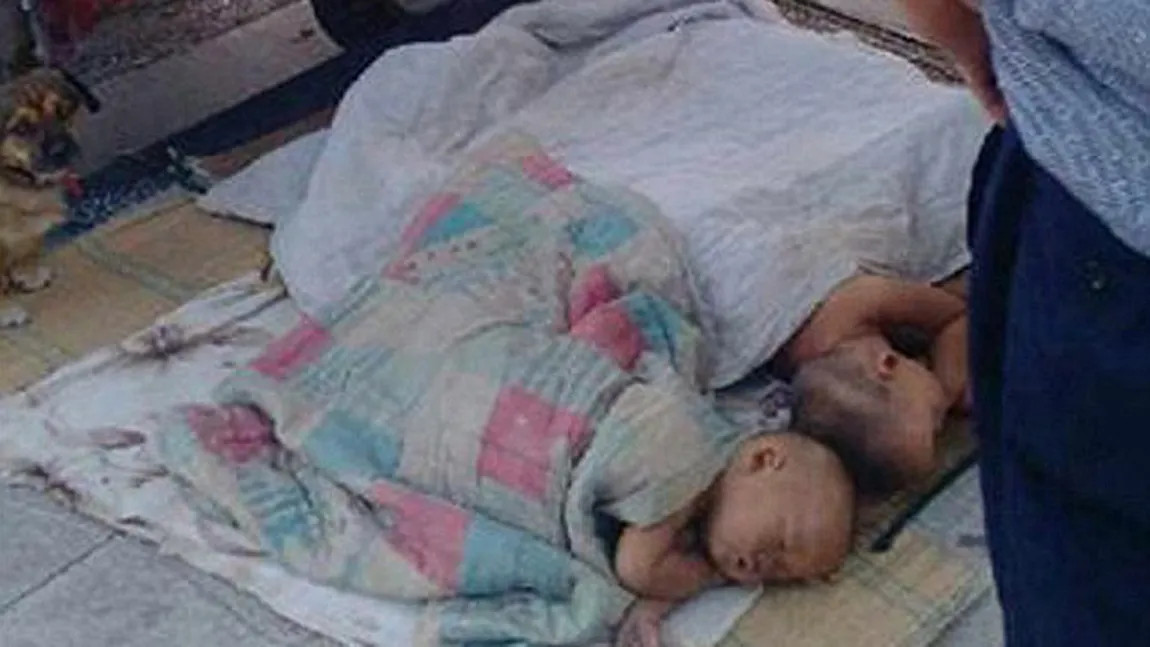 Un LUX pe care o familie nu şi-l permite. Un chinez DISPERAT şi-a abandonat tripleţii la marginea drumului