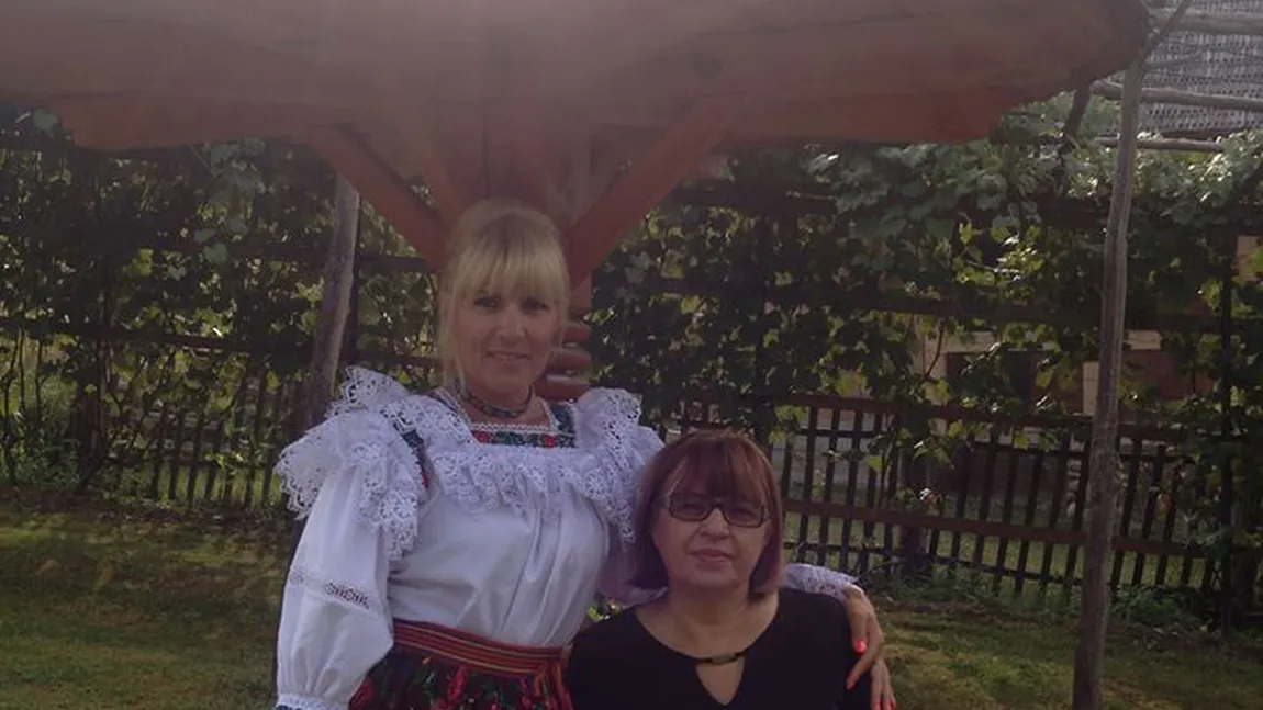 Fotografie INEDITĂ a Elenei Udrea împreună cu mama ei