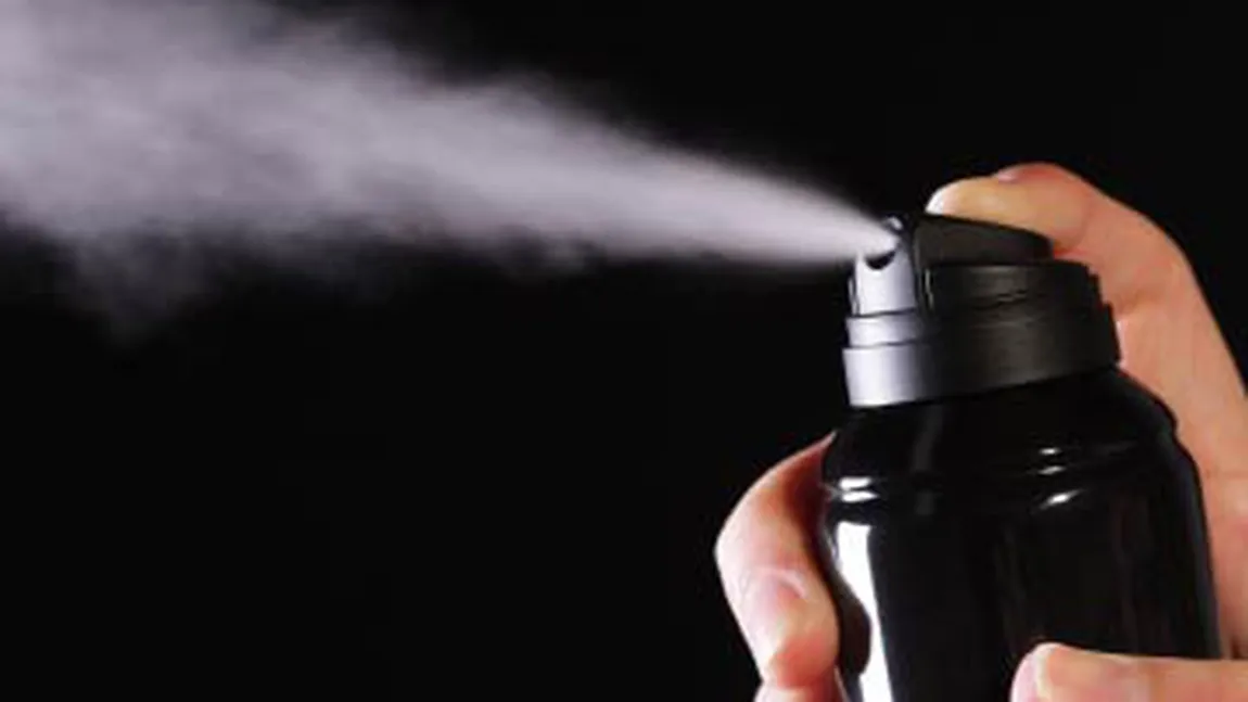 Deodorantele ne pot ÎMBOLNĂVI: Ce afecţiuni grave pot provoca spray-urile