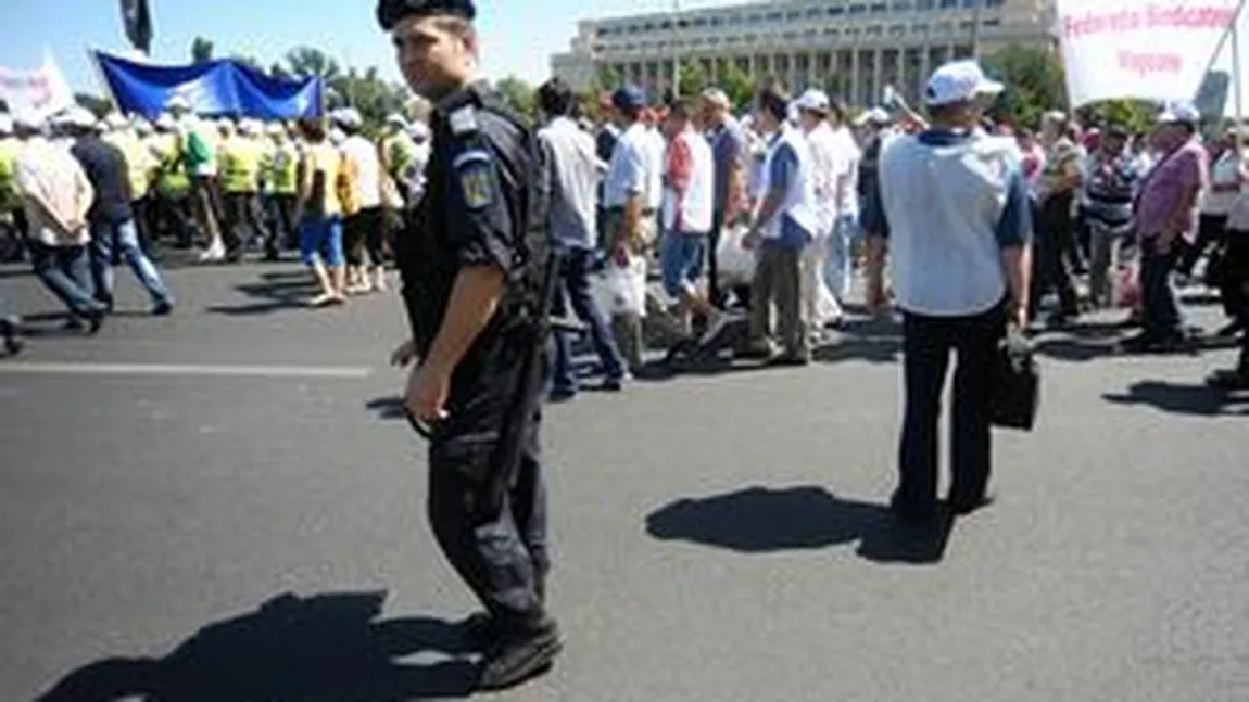 Peste 3.000 de sindicalişti din transporturi au protestat în Bucureşti VIDEO