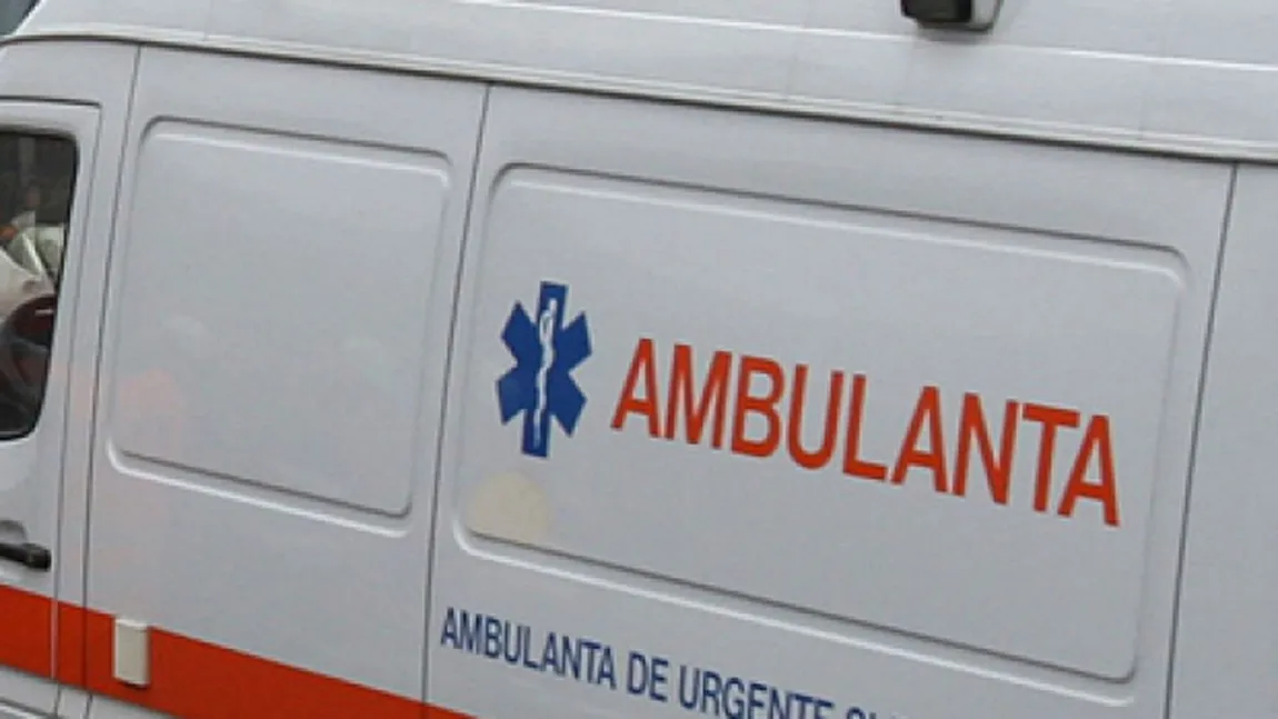 Un muncitor, în comă la spital după ce a fost prins sub un mal de pâmânt