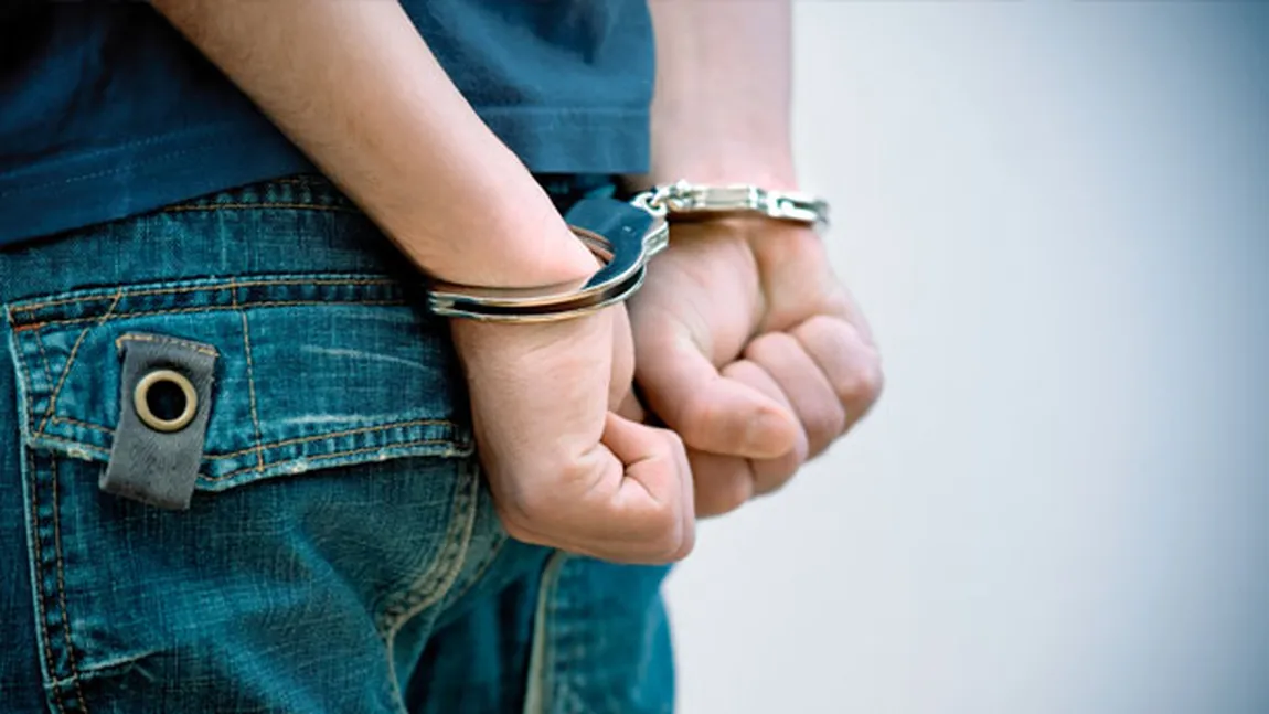 Bătăie într-o închisoare de maximă securitate la Atena: cel puţin 14 răniţi