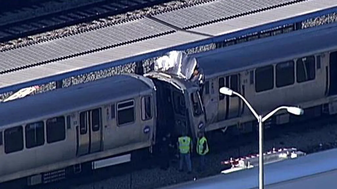 Două trenuri s-au ciocnit la Chicago: Cel puţin 33 de persoane au fost rănite