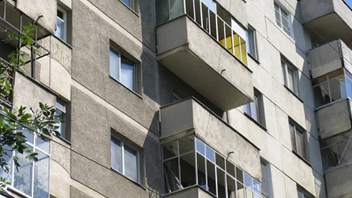 Un copil de trei ani a căzut de la etajul opt al unui bloc din Bucureşti