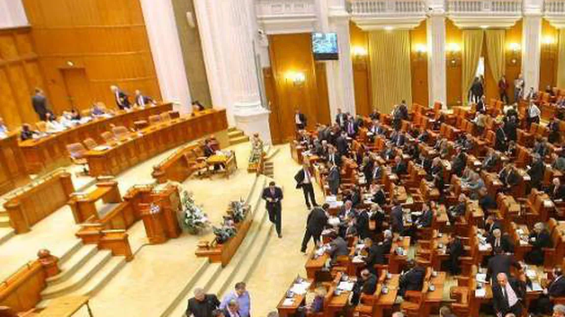 Muncă grea la Parlament. Unii deputaţi pleacă DEJA în concediu, deşi sesiunea parlamentară abia a început