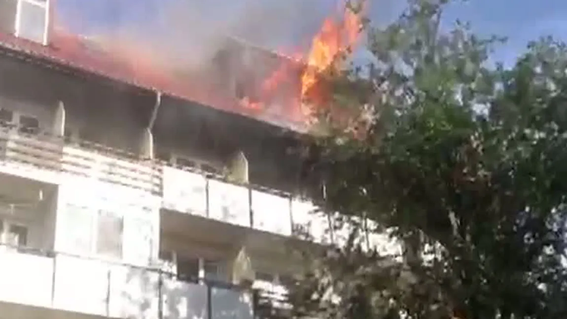 EXPLOZIE urmată de incendiu într-un bloc din Piteşti. Un copil a fost găsit mort VIDEO
