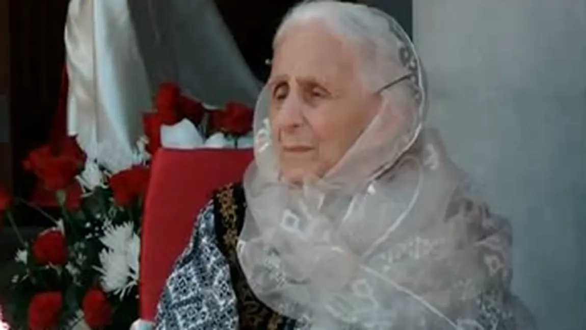 PETRECERE pentru mama lui Ion Dolănescu la 101 ani. Maria Ciobanu a venit să-i spună 