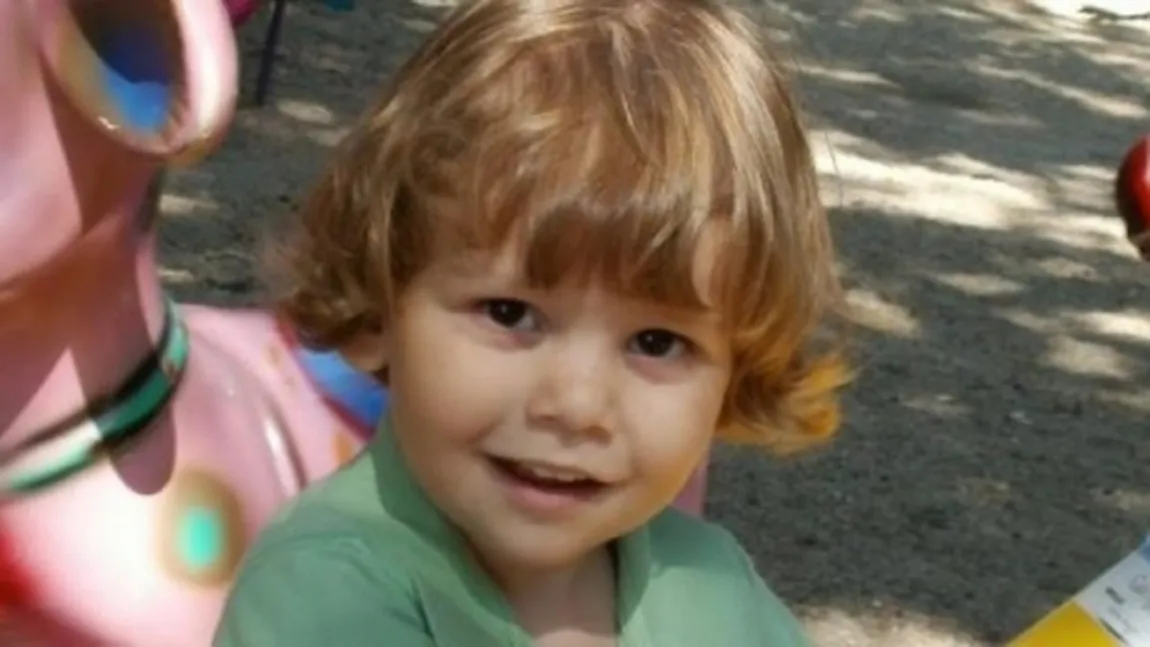 Ultimele clipe ale lui Ionuţ, copilul ucis de câinii maidanezi, surprinse de camerele din Parcul Tei VIDEO