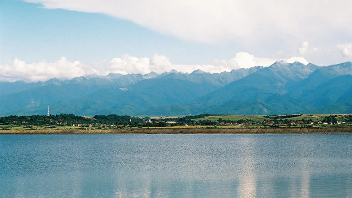 Doi copii au murit înecaţi într-un lac de acumulare de pe râul Olt