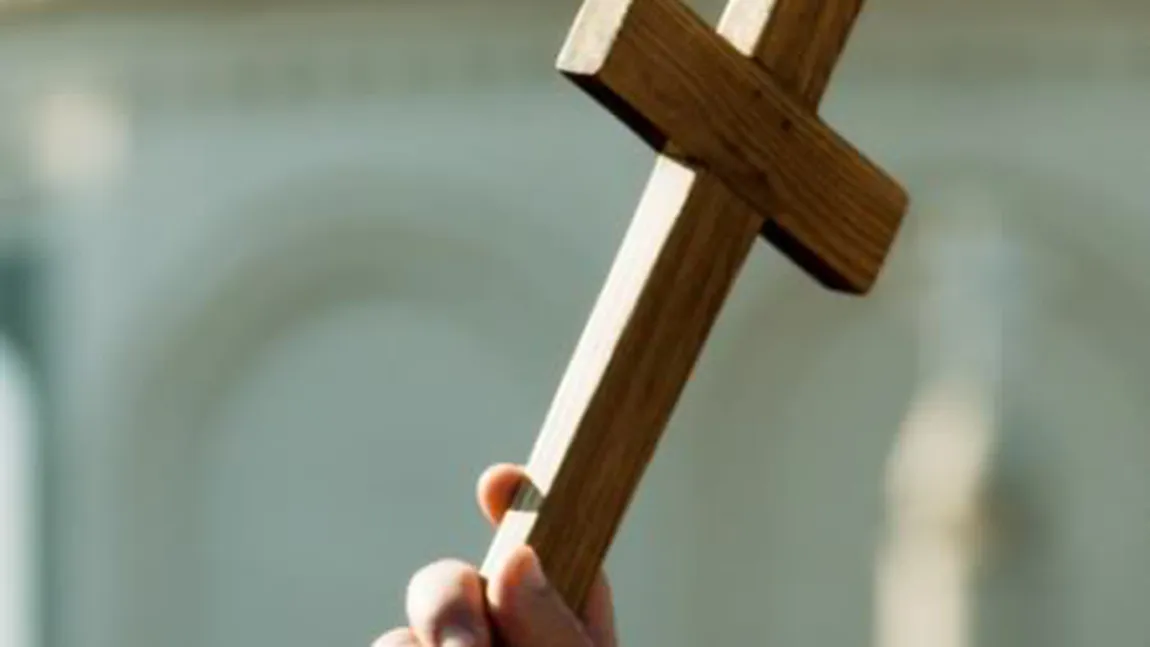 Creştinii ortodocşi, greco-catolici şi catolici prăznuiesc, sâmbătă, Înălţarea Sfintei Cruci