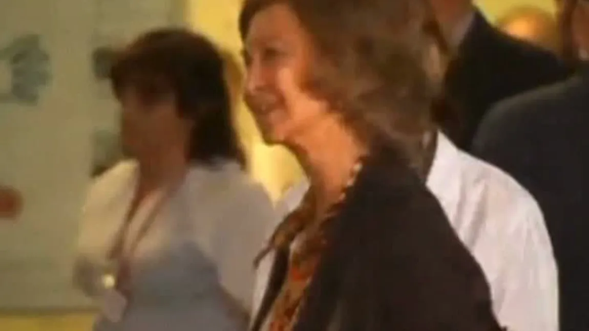 Protest inedit în Spania: Un bărbat a apărut complet dezbrăcat în faţa Reginei Sofia VIDEO