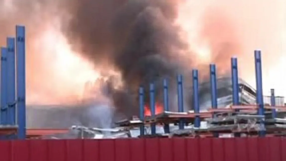 Incendiul de la fabrica şi depozitul de polistiren din Jilava a fost stins