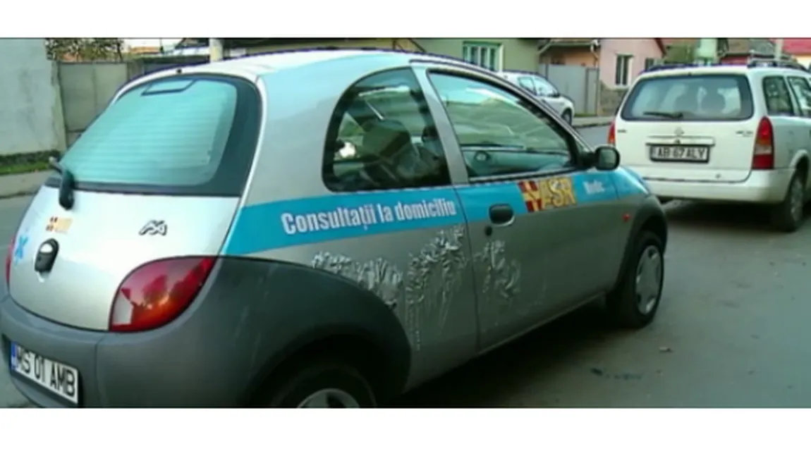 O ambulanţă şi o motocicletă de transport sânge, stropite cu acid într-o parcare din Târgu Mureş