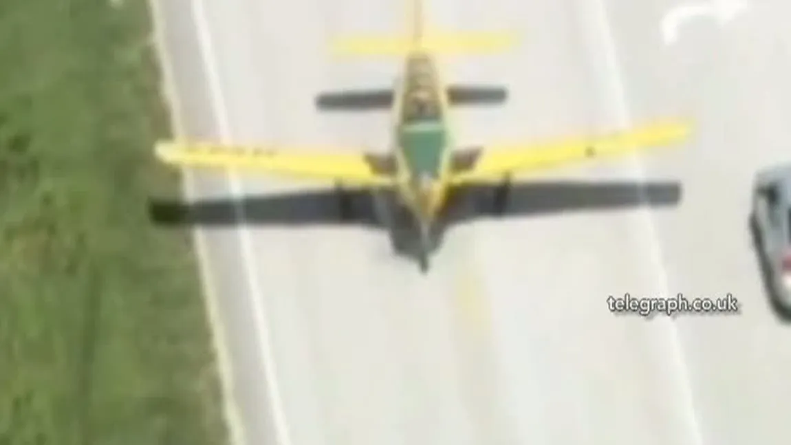 Incident aviatic în California: Un avion a aterizat de urgenţă pe o şosea aglomerată VIDEO
