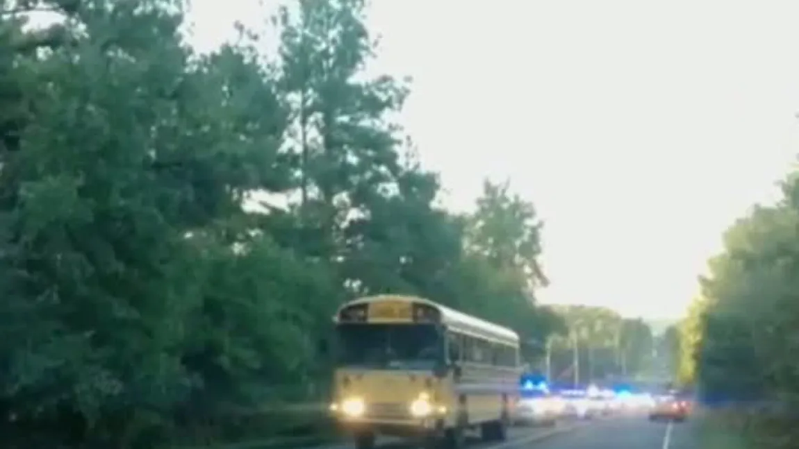 Caz şocant în Statele Unite: Un bărbat înarmat a deturnat un autobuz şcolar VIDEO