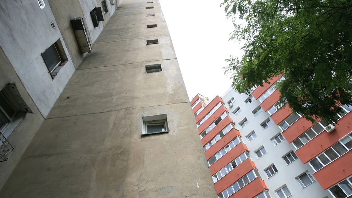 Un bărbat din Constanţa s-a sinucis, aruncându-se pe geam de la etajul opt