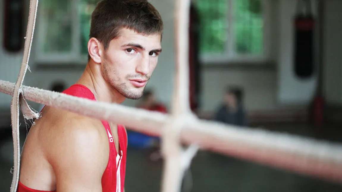 Cel mai bun boxer român, eliminat pe nedrept de la Mondiale. Bogdan Juratoni, scos din luptă în sferturi