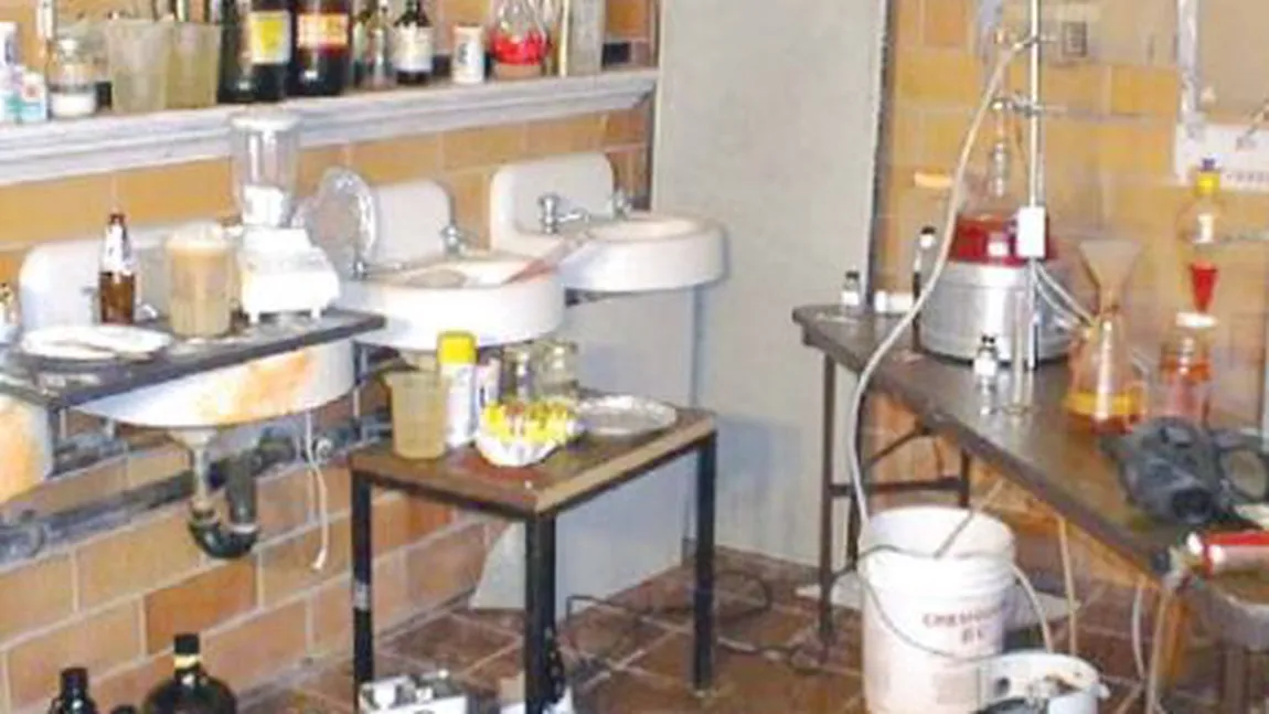 UIMITOR. Laborator de fabricat droguri, descoperit în locuinţa unui student la chimie, din Timişoara