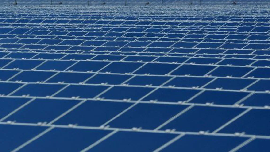 O firmă cu acţionari chinezi va pune în funcţiune cel mai mare parc solar din România, de 82 MW