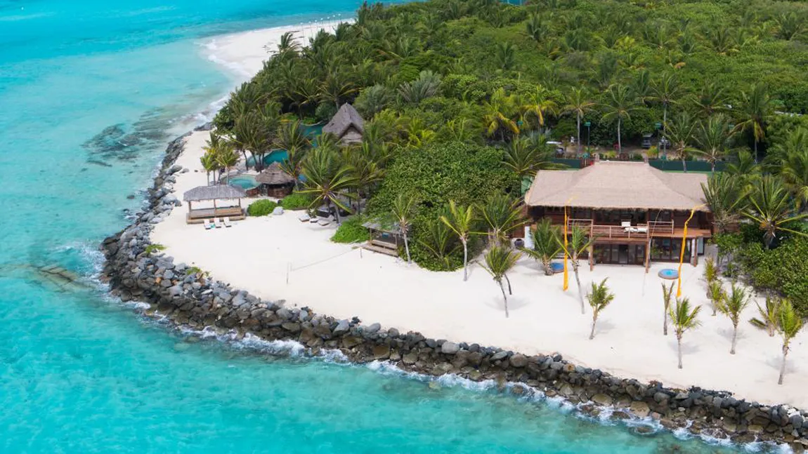Richard Branson şi-a reconstruit vila lovită de trăsnet din insula caraibeană Necker. Vezi cum arată