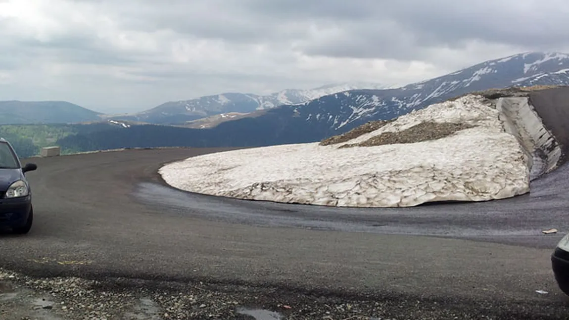 Şoseaua Transalpina a fost ÎNCHISĂ din cauza condiţiilor meteo. Vezi când va fi redeschisă