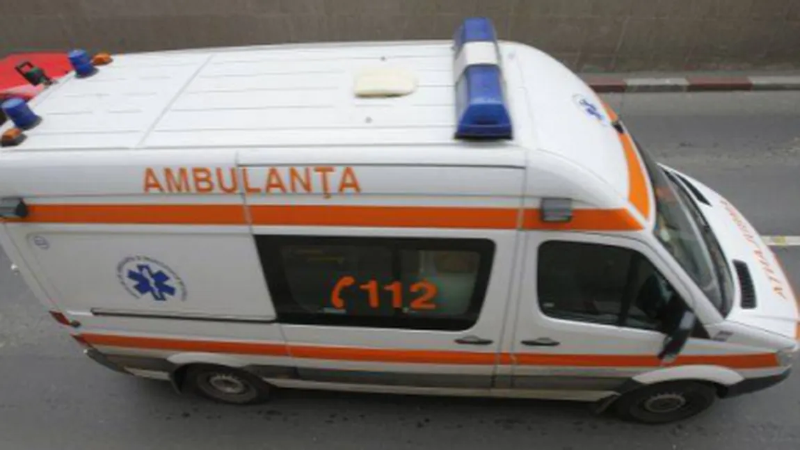 Accident rutier cu o ambulanţă în centrul Constanţei: Pacientul a fost rănit VIDEO