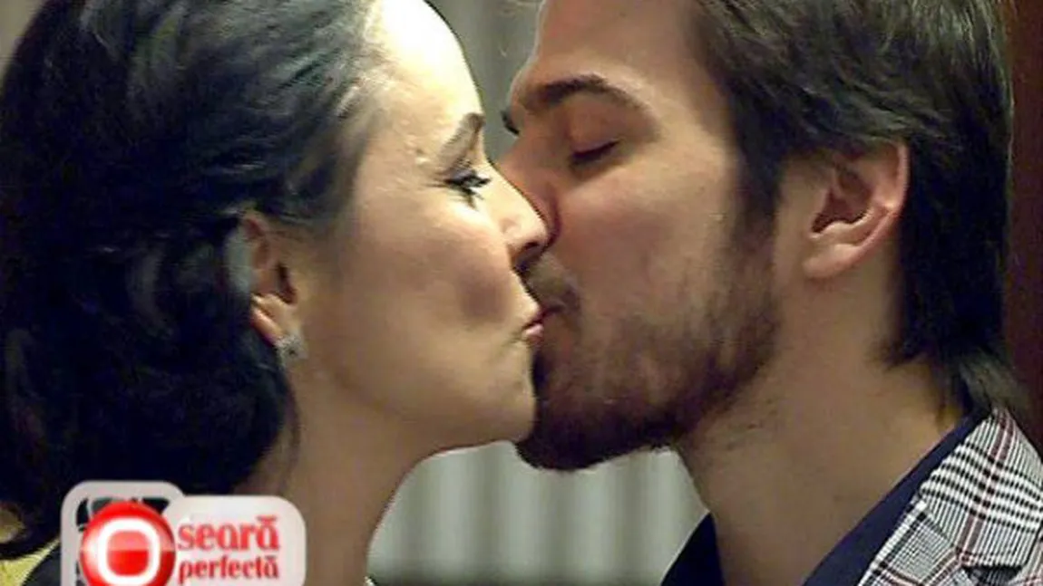 Andreea Marin şi Tuncay, sărut pasional în faţa tuturor